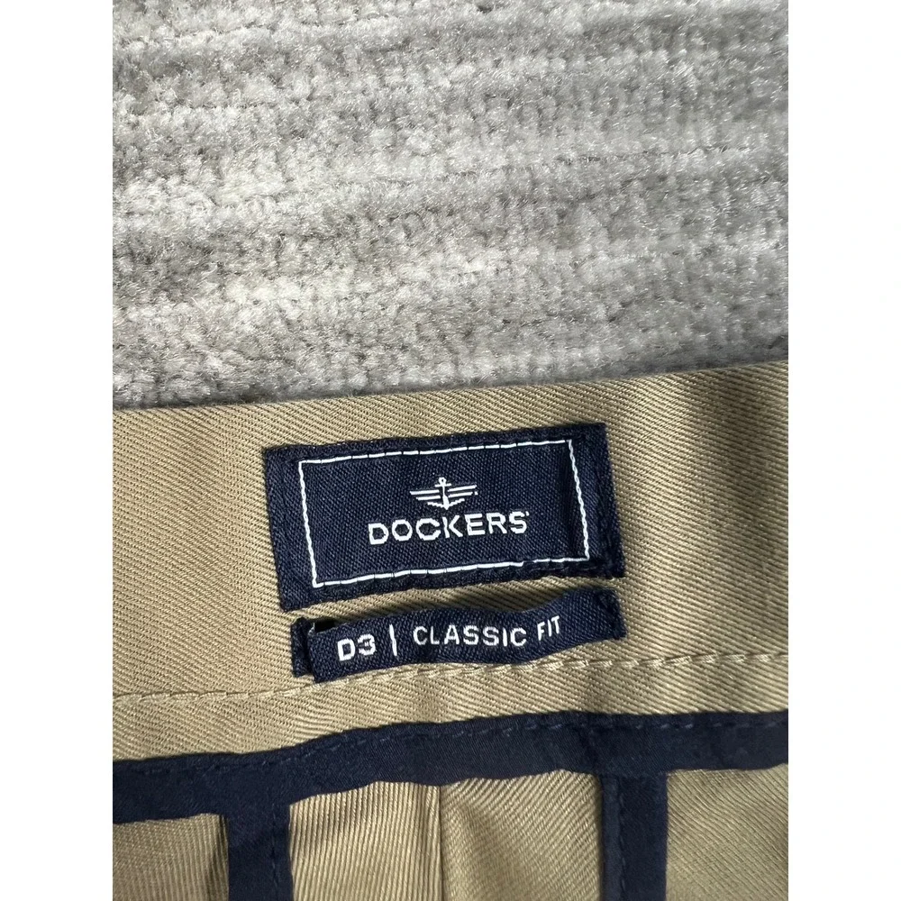 Dockers Pants Mens 36x30 Khaki D3 Classic Fit Chinos Tan Flat Front Cotton Twill